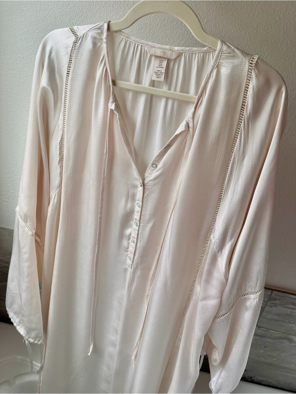 H&M Women's Cream Satin Button-Front Boho Caftan Dress Satin Tie Sleeves Size M - Picture 5 of 10